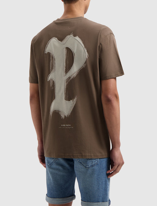 Brushstroke Initial T-shirt | Brown