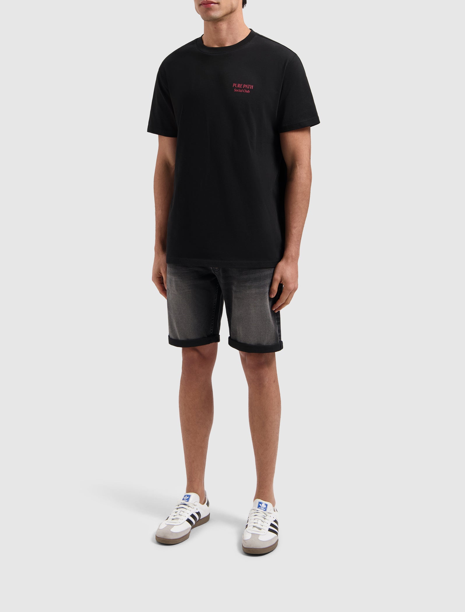 Juegos y Tragos T-shirt | Black