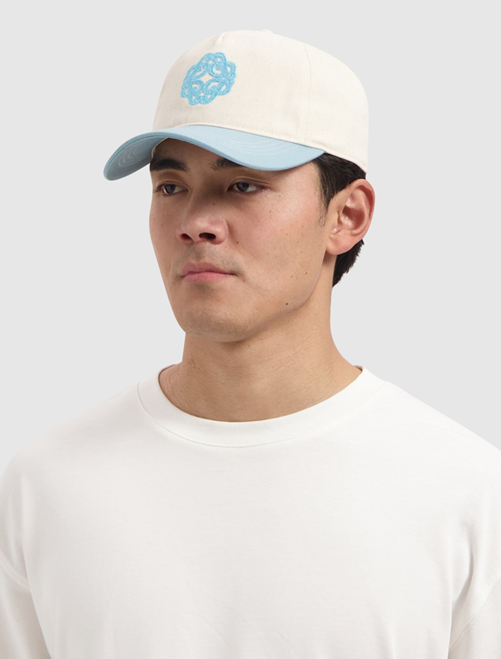 Two-tone Emblem Cap | Ecru